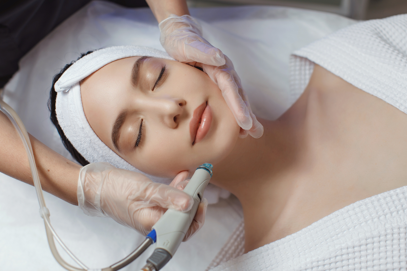 <div class="container">
<div class="block top-355">
<h3 style="background: rgba(0, 102, 255,0.6);">Hydrafacial</h3>
<p href="http://cdb-hydrafacial.ru"style="background: rgba(0,102, 255,0.6);">Скидка 15% на первую процедуру</p>
<a href="http://cdb-hydrafacial.ru"style="background: rgba(0, 102, 255,0.8);">Не пропусти!</a>
</div>
</div>